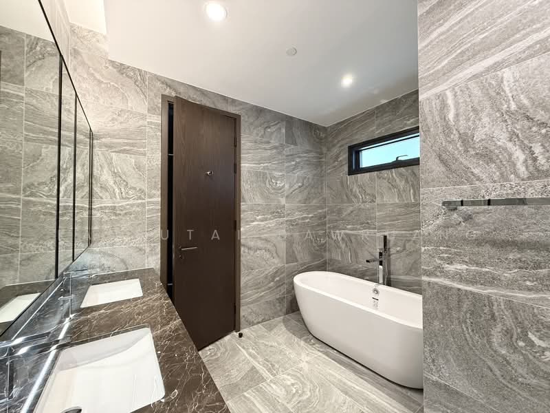 The Esse Sukhumvit 36, Bangkok, Soi Sukhumvit 36, Sukhumvit Road, Phra Kanong, Khlong Toei, Bangkok, 2 Bedrooms, 124 sqm, Condo For Rent, by Kanrutai Dawruang, 500469922 - DDproperty.com