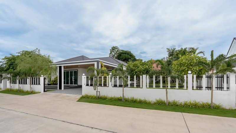 undefined, Chon Buri (Pattaya), Poong, Bang Lamung (Pattaya), Chon Buri (Pattaya), 3 Bedrooms, 209 sqm, Single Detached House For Sale, by Valen Lokunpai , 500469961 - DDproperty.com
