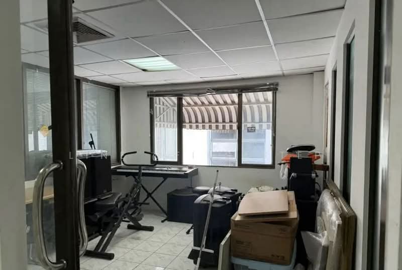 3-Storey Building in the Heart of Ari, Bare Shell Unit Ready for Business Renovation, Near BTS Ari, Bangkok, Samsen Nai, Phaya Thai, Bangkok, , 360 sqm, Shophouse For Rent, by LINE @firststep, 500470154 - DDproperty.com