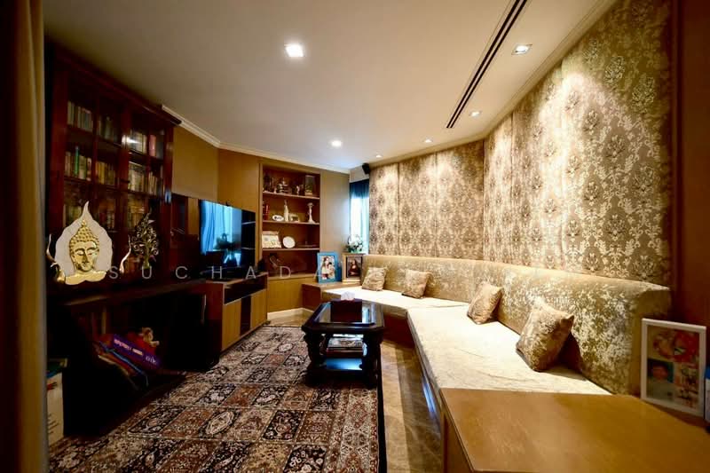 Sathorn Gardens, Bangkok, 39 South Sathorn Road, Thung Maha Mek, Sathon, Bangkok, 3 Bedrooms, 230 sqm, Condo For Sale, by Suchada Yodyiem, 500470233 - DDproperty.com
