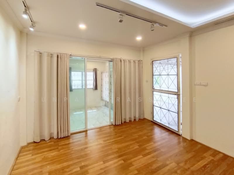 หมู่บ้านฟ้าคราม ลำลูกกาคลอง 2, Pathum Thani, Khu Khot, Lam Luk Ka, Pathum Thani, 3 Bedrooms, 120 sqm, Single Detached House For Sale, by Punpapa Rassamee, 500470346 - DDproperty.com