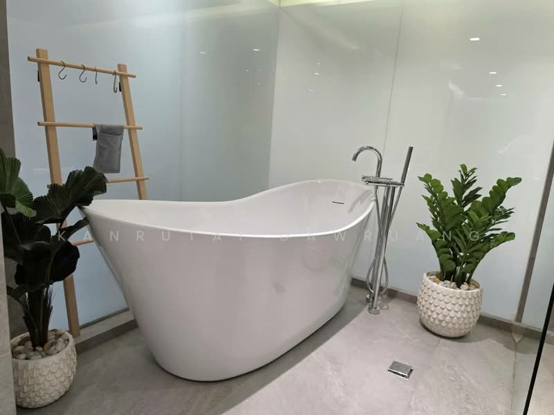 Sathorn Park Place, Bangkok, 27 Sathorn, Thung Maha Mek, Sathon, Bangkok, 3 Bedrooms, 341 sqm, Condo For Rent, by Kanrutai Dawruang, 500470413 - DDproperty.com