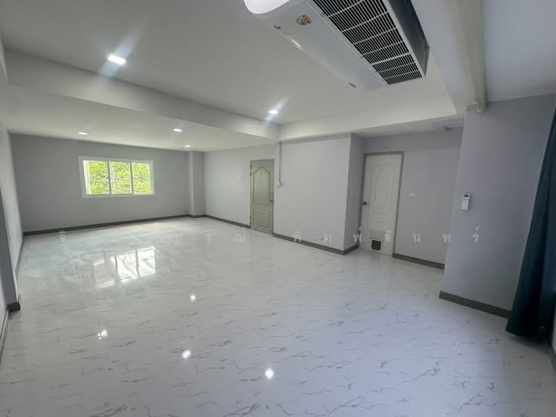 หมู่บ้านสินธานีรัชดา ลาดพร้าว80, กรุงเทพ, ลาดพร้าว, วังทองหลาง, กรุงเทพ, 320 ตร.ม., ทาวน์เฮ้าส์ ให้เช่า, โดย จิตราภรณ์ พิมพ์จันทร์, 500470452 - DDproperty.com