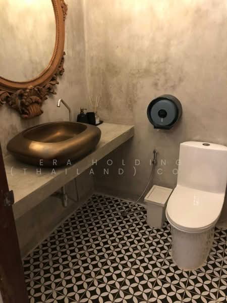 2 ชั้น ขายพร้อมผู้เช่า, กรุงเทพ, คลองเตย, กรุงเทพ, 128 ตร.ม., ทาวน์เฮ้าส์ ขาย, โดย ERA Holding (Thailand) Co., Ltd., 500470472 - DDproperty.com