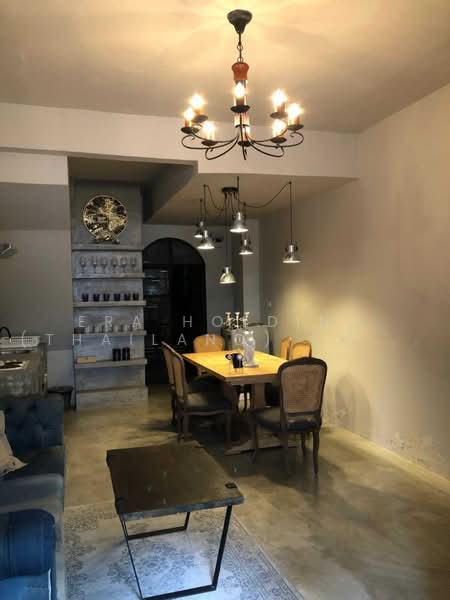 2 ชั้น ขายพร้อมผู้เช่า, Bangkok, Khlong Toei, Bangkok, 3 Bedrooms, 128 sqm, Townhouse For Sale, by ERA Holding (Thailand) Co., Ltd., 500470472 - DDproperty.com