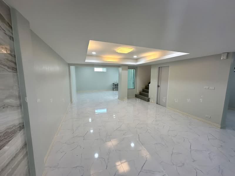 Sinthanee Ratchada, Bangkok, ลาดพร้าว, Wang Thonglang, Bangkok, 5 Bedrooms, 350 sqm, Townhouse For Rent, by จิตราภรณ์ พิมพ์จันทร์, 500470524 - DDproperty.com