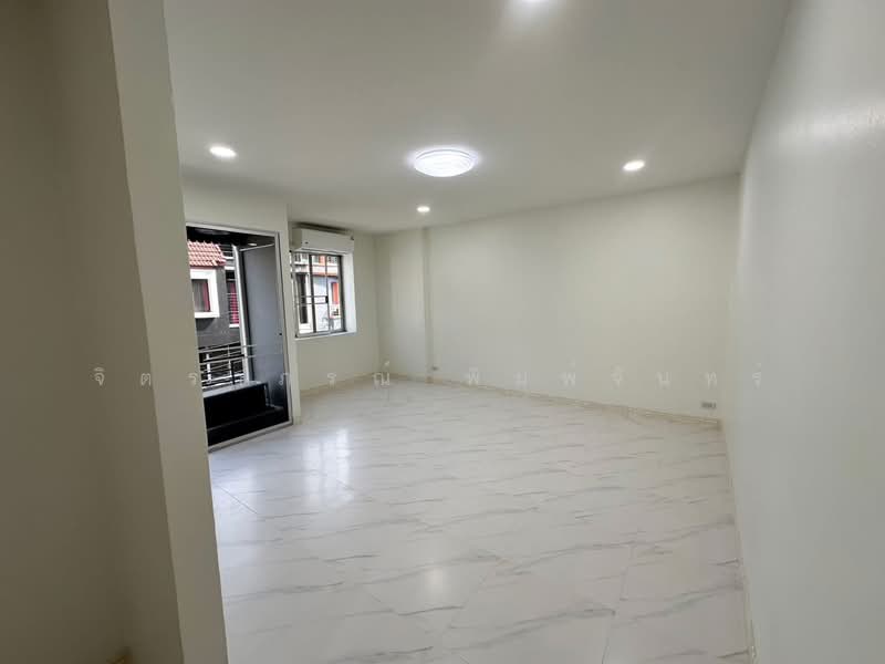Sinthanee Ratchada, Bangkok, ลาดพร้าว, Wang Thonglang, Bangkok, 5 Bedrooms, 350 sqm, Townhouse For Rent, by จิตราภรณ์ พิมพ์จันทร์, 500470524 - DDproperty.com