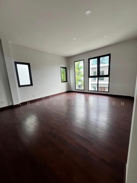 The City Ekkamai-Ladprao, Bangkok, Pradit Manutham Road, Phlapphla, Wang Thonglang, Bangkok, 4 Bedrooms, 337 sqm, Single Detached House For Rent, by Vichai Annavakulthorn, 500470653 - DDproperty.com