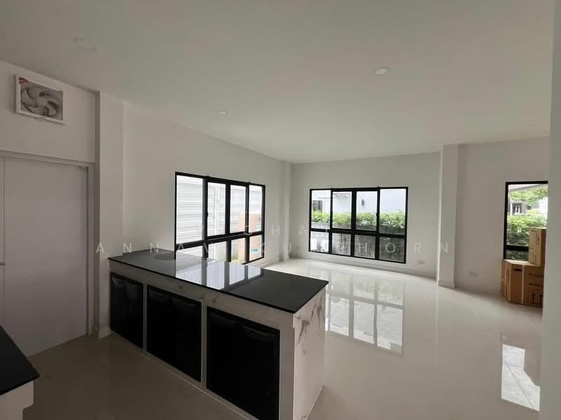 The City Ekkamai-Ladprao, Bangkok, Pradit Manutham Road, Phlapphla, Wang Thonglang, Bangkok, 4 Bedrooms, 337 sqm, Single Detached House For Rent, by Vichai Annavakulthorn, 500470653 - DDproperty.com