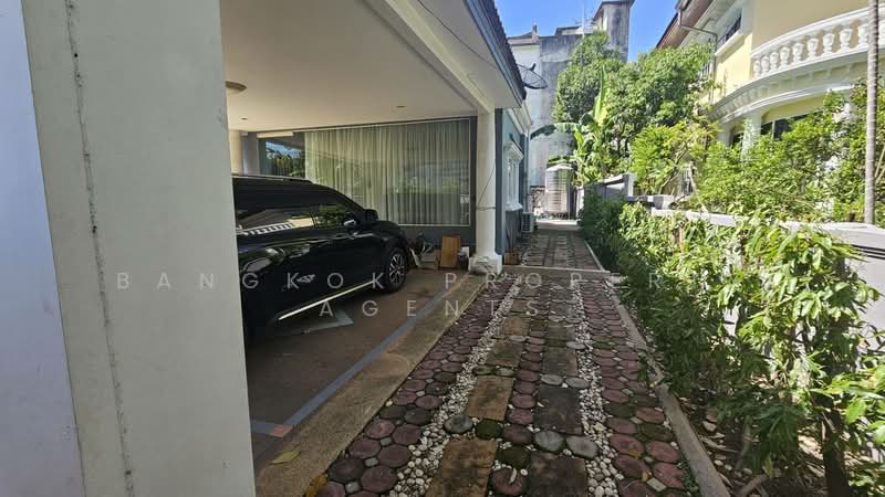 House with big garden in Onnut, Bangkok, Bang Chak, Phra Khanong, Bangkok, 5 Bedrooms, 700 sqm, Single Detached House For Rent, by BANGKOK PROPERTY AGENTS, 500470671 - DDproperty.com