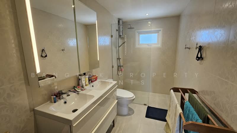 House with big garden in Onnut, Bangkok, Bang Chak, Phra Khanong, Bangkok, 5 Bedrooms, 700 sqm, Single Detached House For Rent, by BANGKOK PROPERTY AGENTS, 500470671 - DDproperty.com