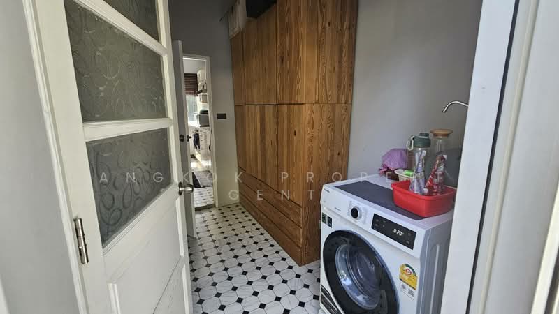 House with big garden in Onnut, Bangkok, Bang Chak, Phra Khanong, Bangkok, 5 Bedrooms, 700 sqm, Single Detached House For Rent, by BANGKOK PROPERTY AGENTS, 500470671 - DDproperty.com