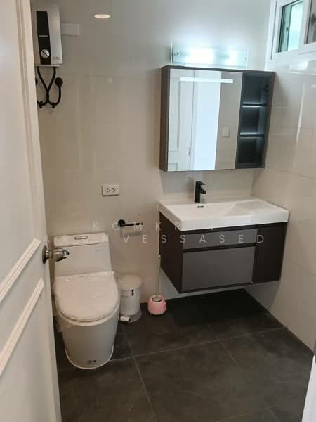 D.S. Tower 1 Sukhumvit 33, Bangkok, Soi Phrom Chit, Khlong Tan Nua, Watthana, Bangkok, 3 Bedrooms, 200 sqm, Condo For Rent, by Komkrit Arunvessased, 500470708 - DDproperty.com