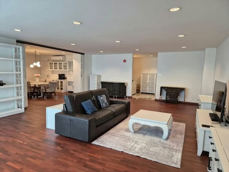 D.S. Tower 1 Sukhumvit 33, Bangkok, Soi Phrom Chit, Khlong Tan Nua, Watthana, Bangkok, 3 Bedrooms, 200 sqm, Condo For Rent, by Komkrit Arunvessased, 500470708 - DDproperty.com