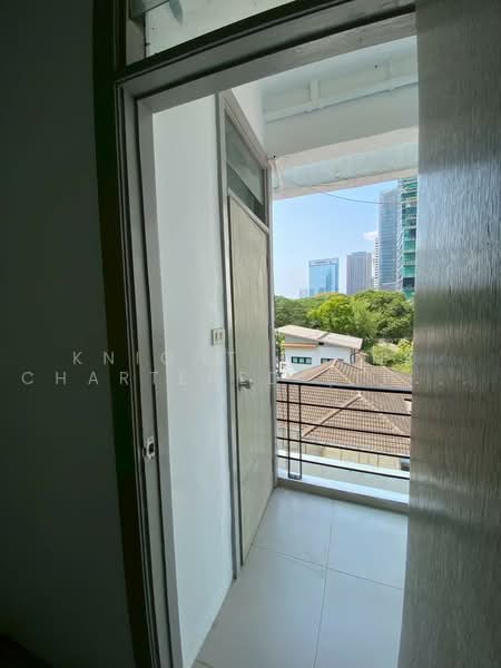 Villa Bajaj, Bangkok, Soi Sukhumvit 19, Khlongtoei Nua, Watthana, Bangkok, 3 Bedrooms, 240 sqm, Condo For Rent, by Knight Frank Chartered (Thailand) Co.,Ltd, 500470878 - DDproperty.com