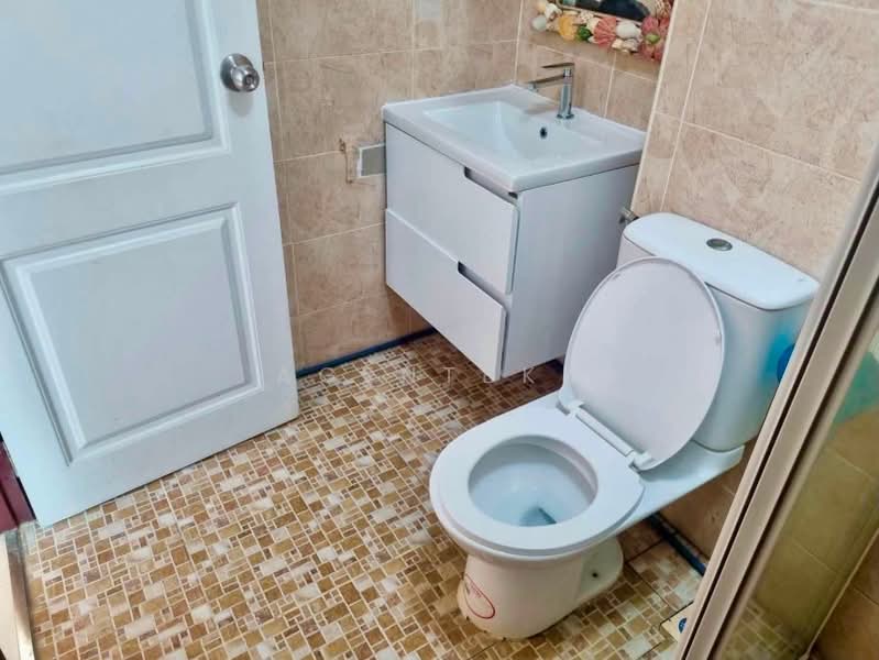 Ratchada City 18 Condominium, Bangkok, Soi 18, Ratchadaphisek Road, Samsen Nok, Huai Khwang, Bangkok, Studio, 30 sqm, Condo For Rent, by Agentbkk, 500470950 - DDproperty.com