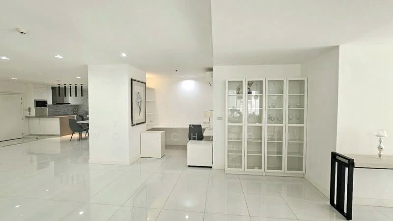 Crystal Garden, Bangkok, 217 Sukhumvit 4 Alley, Khlong Toei, Bangkok, 2 Bedrooms, 220 sqm, Condo For Sale, by Thanaporn Wongcharoen, 500470951 - DDproperty.com