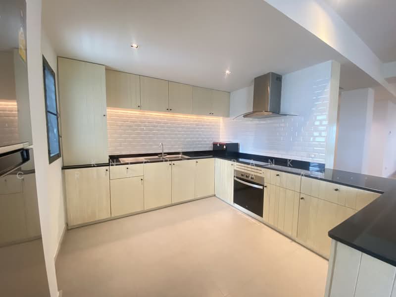 Villa Bajaj, Bangkok, Soi Sukhumvit 19, Khlongtoei Nua, Watthana, Bangkok, 3 Bedrooms, 241 sqm, Condo For Rent, by Knight Frank Chartered (Thailand) Co.,Ltd, 500470990 - DDproperty.com