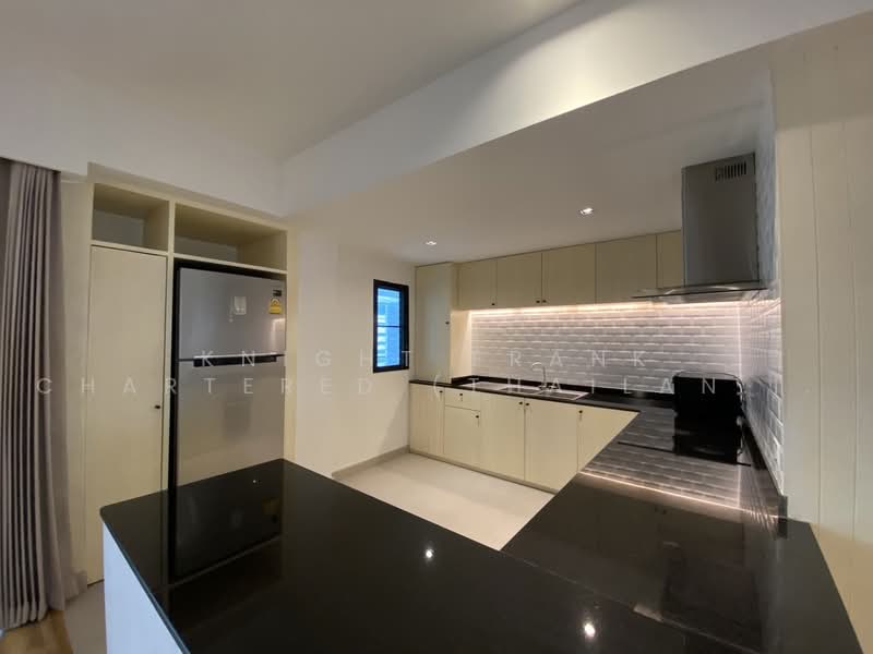 Villa Bajaj, Bangkok, Soi Sukhumvit 19, Khlongtoei Nua, Watthana, Bangkok, 3 Bedrooms, 241 sqm, Condo For Rent, by Knight Frank Chartered (Thailand) Co.,Ltd, 500470990 - DDproperty.com