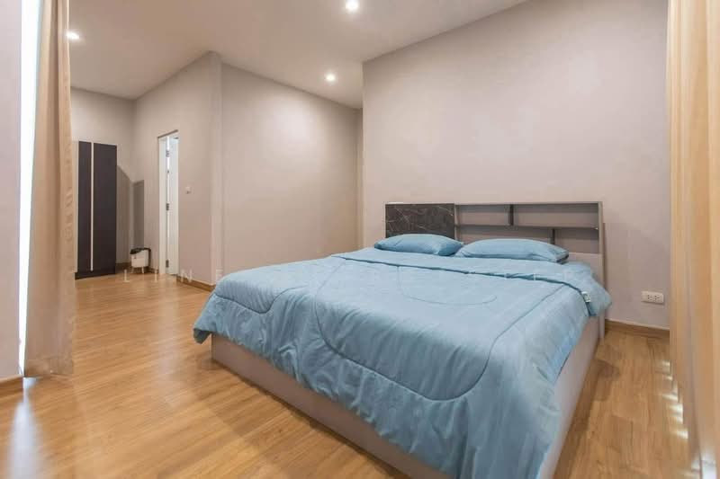 Baan Klang Muang Classe Ekkamai-Ramintra, Bangkok, Sukhonthasawat Road, Lat Phrao, Bangkok, 4 Bedrooms, 241 sqm, Single Detached House For Rent, by LINE @firststep, 500471006 - DDproperty.com