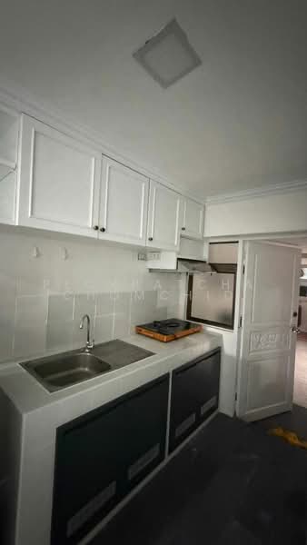 Thonglor Tower, Bangkok, Soi Thonglor, Sukhumvit 55 Road, Khlongtoei Nua, Watthana, Bangkok, 2 Bedrooms, 50 sqm, Condo For Rent, by Ploypatcha Chomchid, 500471063 - DDproperty.com