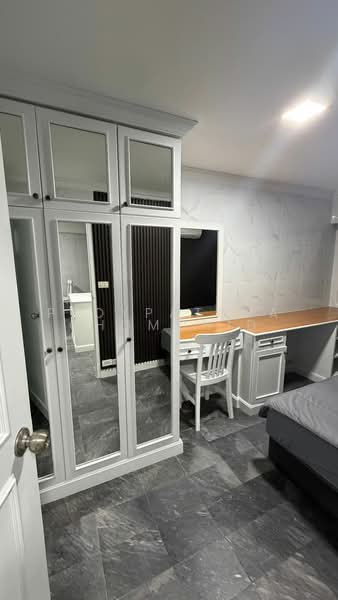 Thonglor Tower, Bangkok, Soi Thonglor, Sukhumvit 55 Road, Khlongtoei Nua, Watthana, Bangkok, 2 Bedrooms, 50 sqm, Condo For Rent, by Ploypatcha Chomchid, 500471063 - DDproperty.com