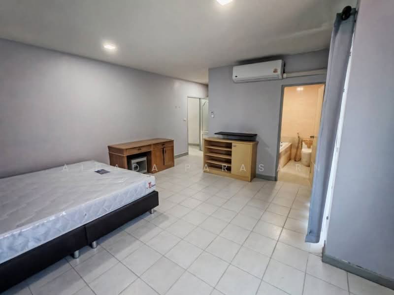 หมู่บ้านสินธานี, Bangkok, Wang Thonglang, Bangkok, 3 Bedrooms, 320 sqm, Townhouse For Rent, by Airada Parasarn, 500471073 - DDproperty.com