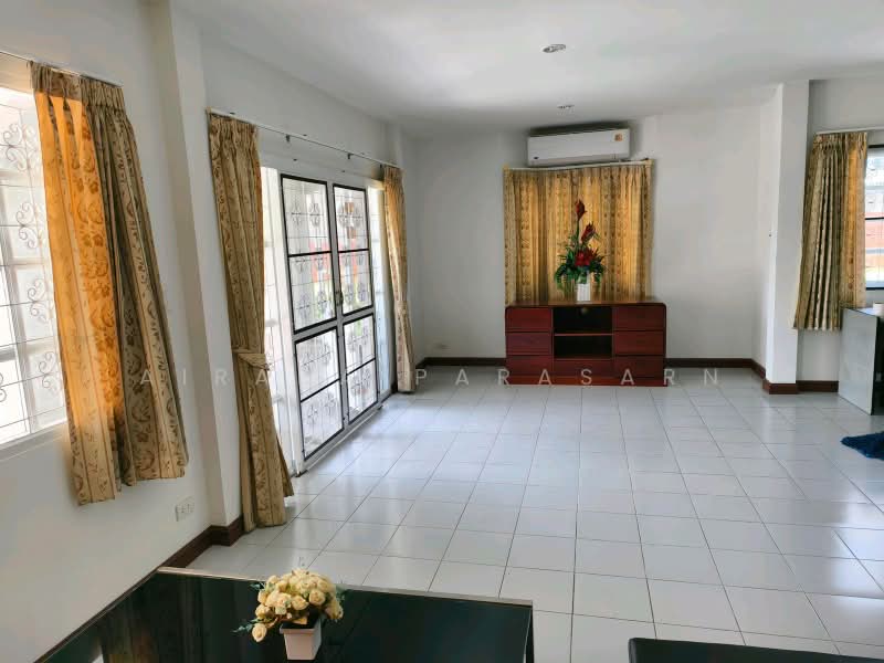 Muban Bencharong Ramkhamhaeng 178, Bangkok, Ramkhamhaeng Road, Min Buri, Min Buri, Bangkok, 3 Bedrooms, 280 sqm, Single Detached House For Rent, by Airada Parasarn, 500471078 - DDproperty.com