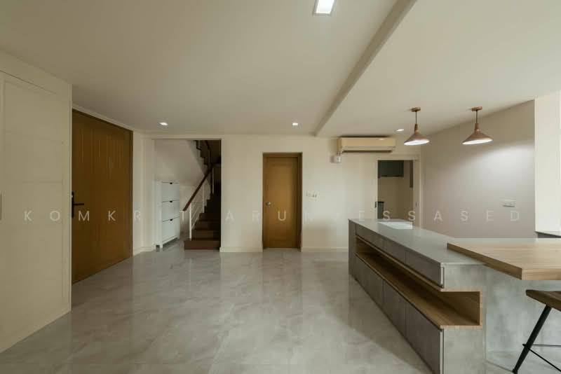 The Emporio Place : ดิ เอ็มโพริโอ เพลส, กรุงเทพ, 93 ซอยสุขุมวิท 24 ถนนสุุขุมวิท, คลองตัน, คลองเตย, กรุงเทพ, 141 ตร.ม., คอนโด ให้เช่า, โดย Komkrit Arunvessased, 500471079 - DDproperty.com