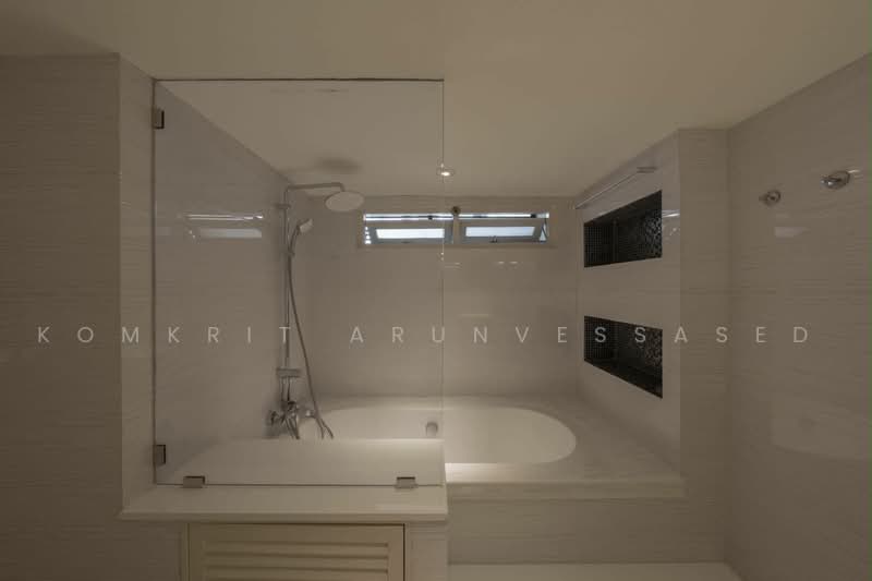 The Emporio Place, Bangkok, 93 Soi Sukhumvit 24, Sukhumvit Road, Khong Tan, Khlong Toei, Bangkok, 2 Bedrooms, 141 sqm, Condo For Rent, by Komkrit Arunvessased, 500471079 - DDproperty.com
