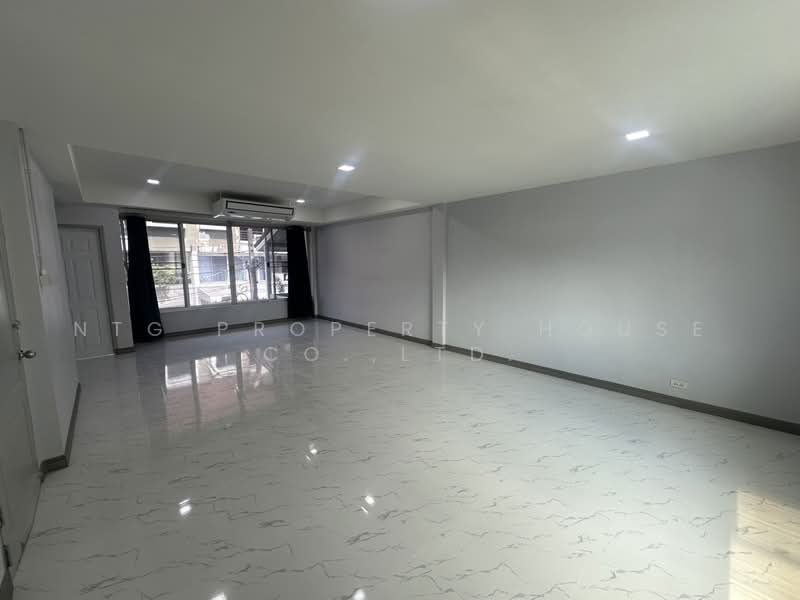 NG526 ให้เช่า โฮมออฟฟิศ 4 ชั้น | #ลาดพร้าว80 | ห้วยขวาง สุทธิสาร พร้อมเข้าใช้งานนามบุคคล: 37,000, กรุงเทพ, ลาดพร้าว80 แยก26, วังทองหลาง, กรุงเทพ, 320 ตร.ม., ทาวน์เฮ้าส์ ให้เช่า, โดย NTG Property House Co.,Ltd., 500471109 - DDproperty.com