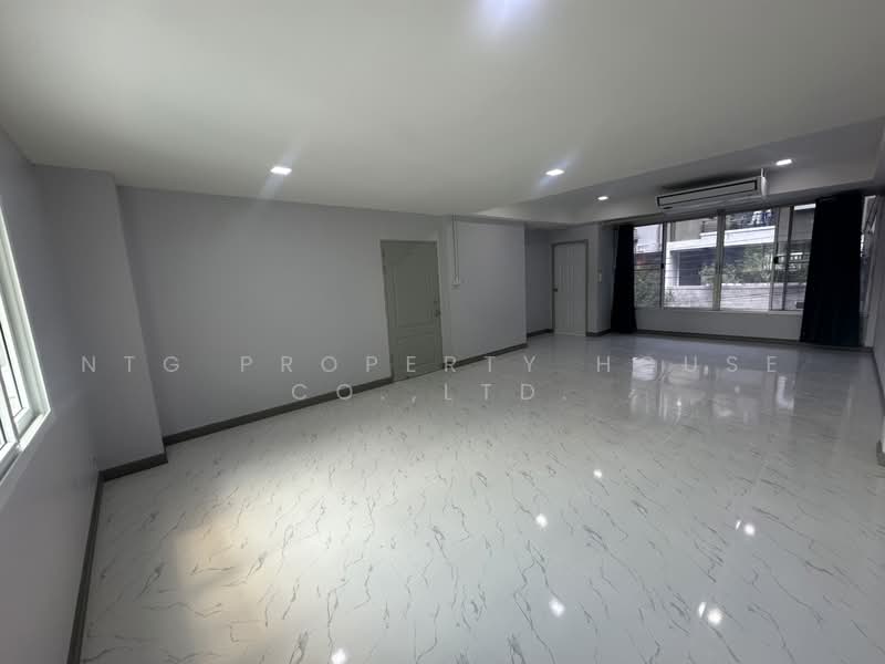 NG526 ให้เช่า โฮมออฟฟิศ 4 ชั้น | #ลาดพร้าว80 | ห้วยขวาง สุทธิสาร พร้อมเข้าใช้งานนามบุคคล: 37,000, กรุงเทพ, ลาดพร้าว80 แยก26, วังทองหลาง, กรุงเทพ, 320 ตร.ม., ทาวน์เฮ้าส์ ให้เช่า, โดย NTG Property House Co.,Ltd., 500471109 - DDproperty.com