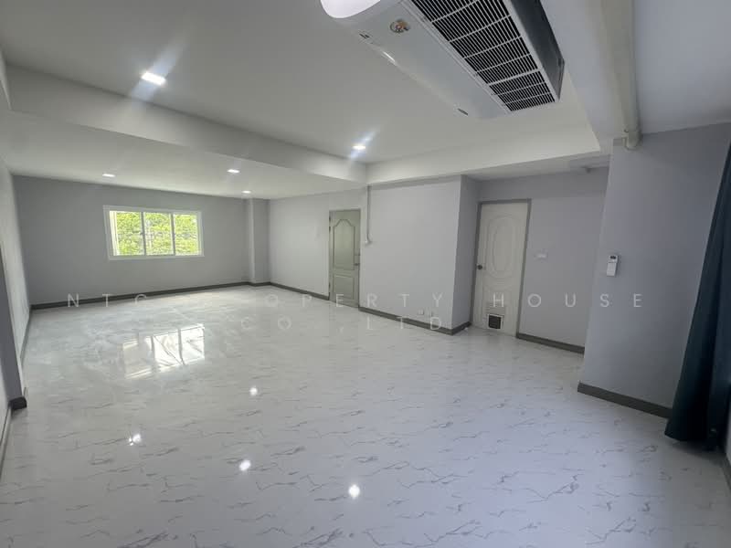 NG526 ให้เช่า โฮมออฟฟิศ 4 ชั้น | #ลาดพร้าว80 | ห้วยขวาง สุทธิสาร พร้อมเข้าใช้งานนามบุคคล: 37,000, กรุงเทพ, ลาดพร้าว80 แยก26, วังทองหลาง, กรุงเทพ, 320 ตร.ม., ทาวน์เฮ้าส์ ให้เช่า, โดย NTG Property House Co.,Ltd., 500471109 - DDproperty.com