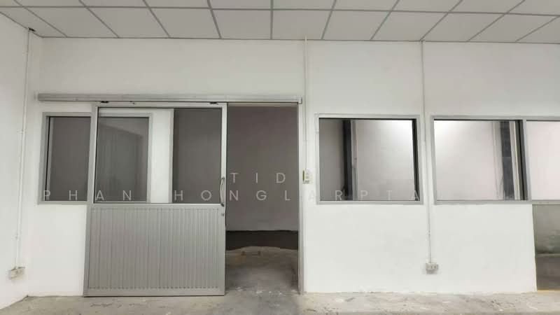 ให้เช่า โกดัง ลาดกระบัง (Ladkrabang) 335 ตร.ม, Bangkok, Lat Krabang, Bangkok, , 335 sqm, Warehouse/Factory For Rent, by Tida phanthonglarptawee, 500471166 - DDproperty.com