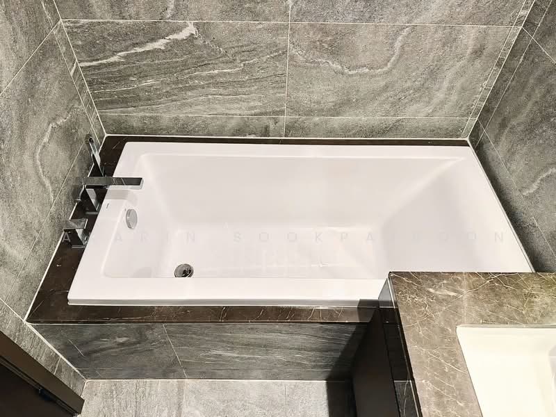 The Esse Sukhumvit 36, Bangkok, Soi Sukhumvit 36, Sukhumvit Road, Phra Kanong, Khlong Toei, Bangkok, 1 Bedroom, 39 sqm, Condo For Rent, by Nakarin Sookpaiboon, 500471206 - DDproperty.com