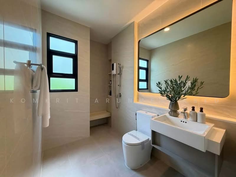 Narinsiri Krungthep Kreetha, Bangkok, Saphan Sung, Bangkok, 5 Bedrooms, 430 sqm, Single Detached House For Rent, by Komkrit Arunvessased, 500471247 - DDproperty.com