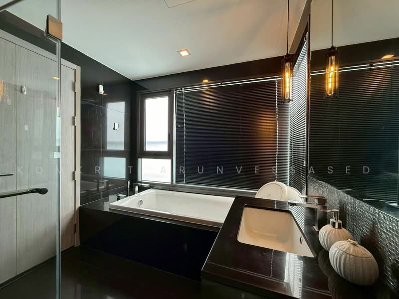 Rhythm Sukhumvit 36-38, Bangkok, 55 Soi Sukhumvit 36, Sukhumvit Road, Phra Kanong, Khlong Toei, Bangkok, 2 Bedrooms, 80 sqm, Condo For Rent, by Komkrit Arunvessased, 500471249 - DDproperty.com