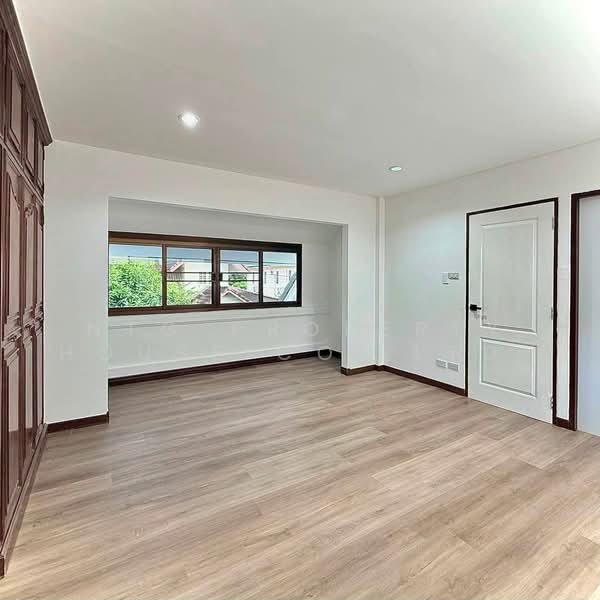 NG527 ขาย หรือ ให้เช่า บ้านเดี่ยวหลังใหญ่ เหมาะทำ Home Office คลินิก สตูดิโอ โชว์รูม นวมินทร์ 81, กรุงเทพ, นวมินทร์, บึงกุ่ม, กรุงเทพ, 300 ตร.ม., บ้านเดี่ยว ให้เช่า, โดย NTG Property House Co.,Ltd., 500471259 - DDproperty.com