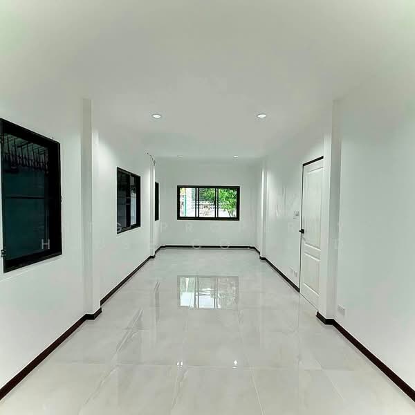 NG527 ขาย หรือ ให้เช่า บ้านเดี่ยวหลังใหญ่ เหมาะทำ Home Office คลินิก สตูดิโอ โชว์รูม นวมินทร์ 81, กรุงเทพ, นวมินทร์, บึงกุ่ม, กรุงเทพ, 300 ตร.ม., บ้านเดี่ยว ให้เช่า, โดย NTG Property House Co.,Ltd., 500471259 - DDproperty.com