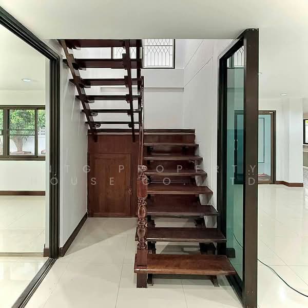 NG527 ขาย หรือ ให้เช่า บ้านเดี่ยวหลังใหญ่ เหมาะทำ Home Office คลินิก สตูดิโอ โชว์รูม นวมินทร์ 81, กรุงเทพ, นวมินทร์, บึงกุ่ม, กรุงเทพ, 300 ตร.ม., บ้านเดี่ยว ให้เช่า, โดย NTG Property House Co.,Ltd., 500471259 - DDproperty.com