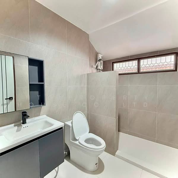 NG527 ขาย หรือ ให้เช่า บ้านเดี่ยวหลังใหญ่ เหมาะทำ Home Office คลินิก สตูดิโอ โชว์รูม นวมินทร์ 81, กรุงเทพ, นวมินทร์, บึงกุ่ม, กรุงเทพ, 300 ตร.ม., บ้านเดี่ยว ให้เช่า, โดย NTG Property House Co.,Ltd., 500471259 - DDproperty.com