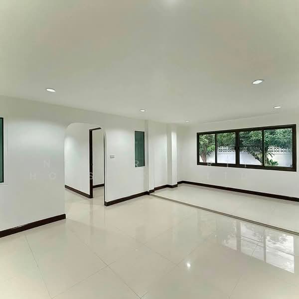 NG527 ขาย หรือ ให้เช่า บ้านเดี่ยวหลังใหญ่ เหมาะทำ Home Office คลินิก สตูดิโอ โชว์รูม นวมินทร์ 81, Bangkok, นวมินทร์, Nawamin, Bueng Kum, Bangkok, 8 Bedrooms, 300 sqm, Single Detached House For Rent, by NTG Property House Co.,Ltd., 500471259 - DDproperty.com