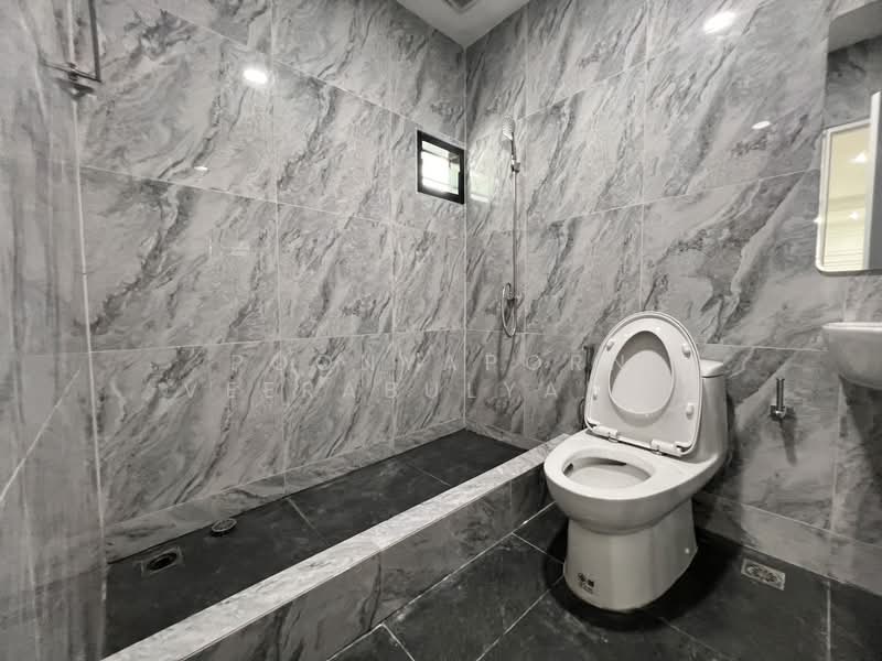 หมู่บ้านอักษรา พุทธมณฑลสาย 3-ทวีวัฒนา, Bangkok, Thawi Watthana, Bangkok, 3 Bedrooms, 180 sqm, Single Detached House For Sale, by Poonyaporn Veerabulyarit, 500471262 - DDproperty.com