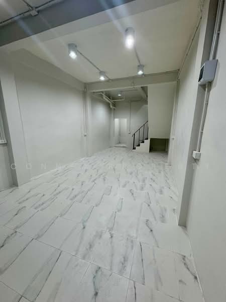 4-story townhouse with a rooftop, fully renovated, located in Sathorn 11 Soi, Intersection 3, Bangkok, , Yan Nawa, Sathon, Bangkok, , 180 sqm, Shophouse For Rent, by Connex Property, 500471334 - DDproperty.com