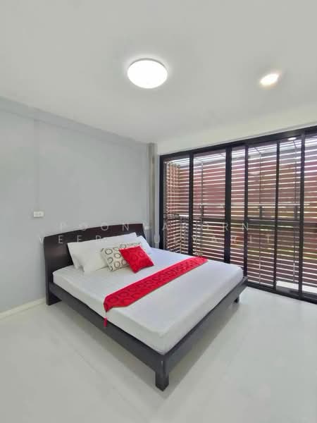 Commercial Building : Soi Charan Sanitwong 85, Bangkok, จรัญสนิทวงศ์, Bang O, Bang Phlat, Bangkok, , 96 sqm, Shophouse For Rent, by Poonyaporn Veerabulyarit, 500471368 - DDproperty.com