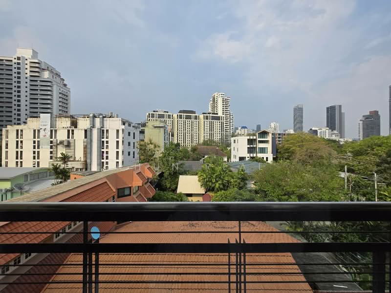 Townhome : Sukhumvit 49, Bangkok, Khlong Tan Nua, Watthana, Bangkok, 3 Bedrooms, 260 sqm, Townhouse For Rent, by Khun Real, 500471371 - DDproperty.com