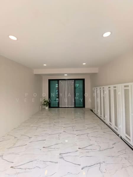ขายทาวน์เฮ้าส์ : ซอยประชาราษฎร์บำเพ็ญ 9, Bangkok, Huai Khwang, Bangkok, 2 Bedrooms, 112 sqm, Townhouse For Sale, by Poonyaporn Veerabulyarit, 500471395 - DDproperty.com