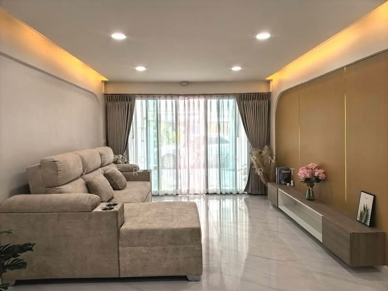 ขายทาวน์เฮ้าส์ : ซอยประชาราษฎร์บำเพ็ญ 9, Bangkok, Huai Khwang, Bangkok, 2 Bedrooms, 112 sqm, Townhouse For Sale, by Poonyaporn Veerabulyarit, 500471395 - DDproperty.com