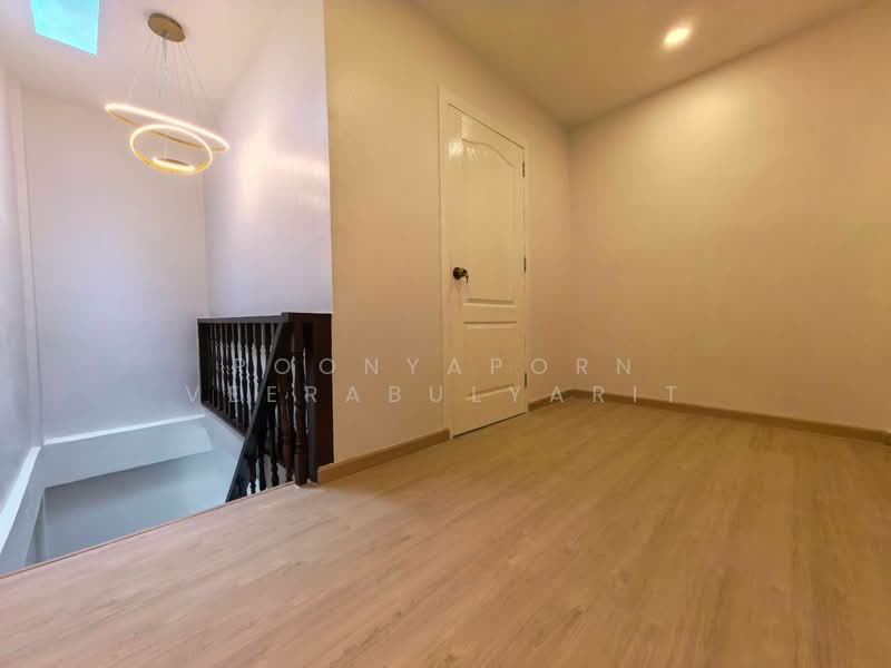 ขายทาวน์เฮ้าส์ : ซอยประชาราษฎร์บำเพ็ญ 9, Bangkok, Huai Khwang, Bangkok, 2 Bedrooms, 112 sqm, Townhouse For Sale, by Poonyaporn Veerabulyarit, 500471395 - DDproperty.com