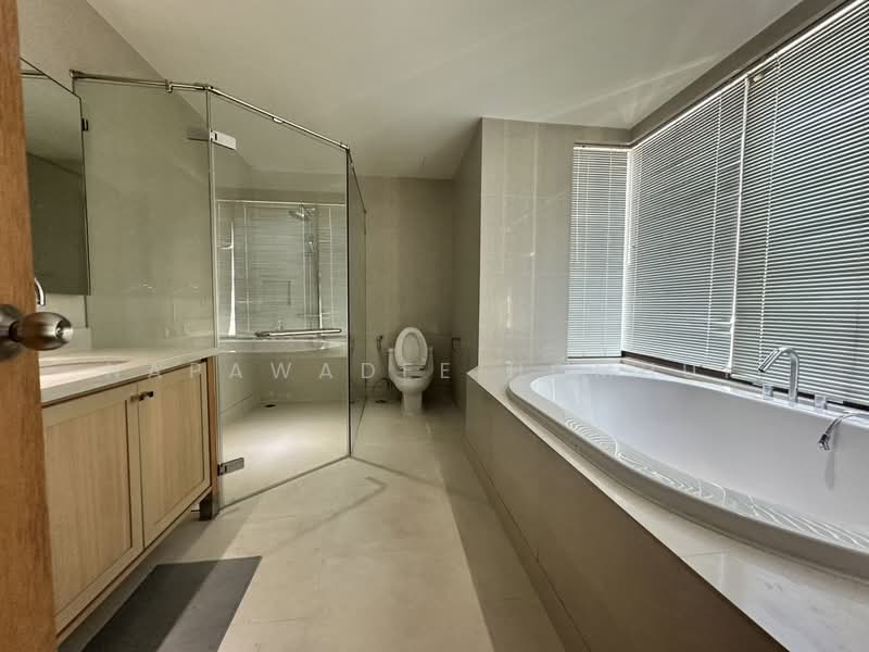 The Emporio Place, Bangkok, 93 Soi Sukhumvit 24, Sukhumvit Road, Khong Tan, Khlong Toei, Bangkok, 3 Bedrooms, 145 sqm, Condo For Rent, by Napawadee Homhuk, 500471413 - DDproperty.com